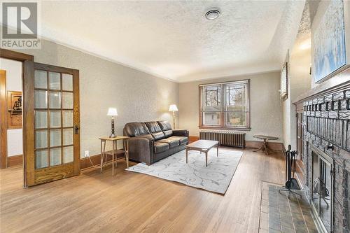 379 London Road, Sarnia, ON - Indoor Photo Showing Living Room