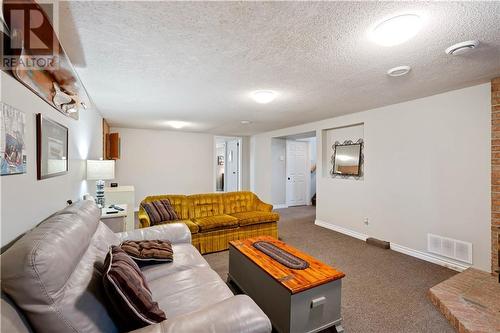 524 Blossom Park Drive, Cornwall, ON - Indoor Photo Showing Living Room