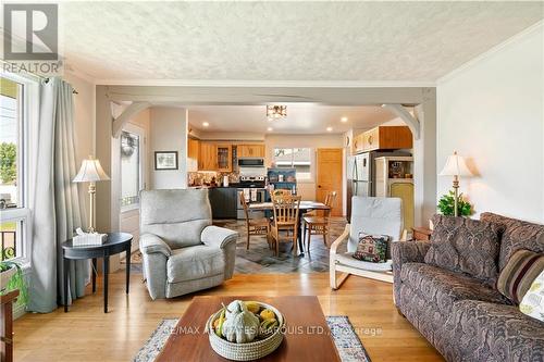 524 Blossom Park Drive, Cornwall, ON - Indoor Photo Showing Living Room