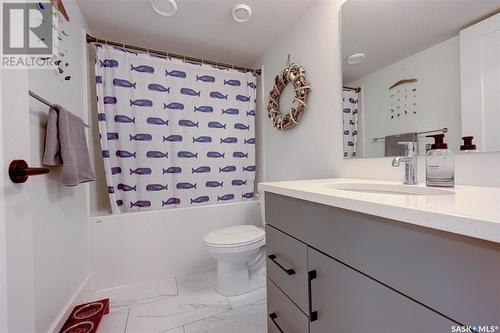 159 Rosewood Boulevard E, Saskatoon, SK - Indoor Photo Showing Bathroom