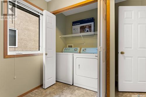 815 Bluebird Crescent, Regina, SK - Indoor Photo Showing Laundry Room