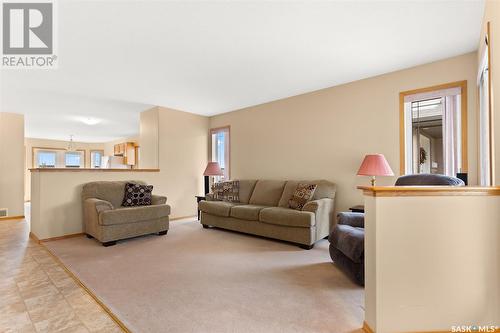 815 Bluebird Crescent, Regina, SK - Indoor Photo Showing Living Room