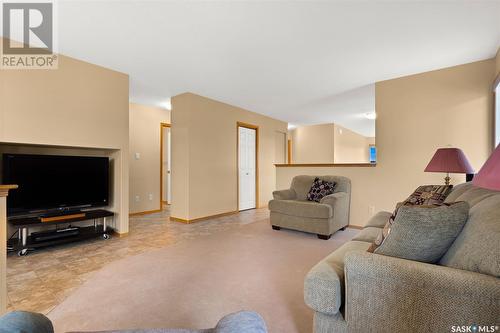 815 Bluebird Crescent, Regina, SK - Indoor Photo Showing Living Room