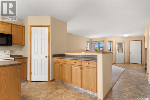 815 Bluebird Crescent, Regina, SK - Indoor Photo Showing Kitchen