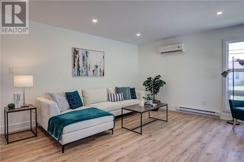 363 Mcneill Boulevard, Sudbury, ON - Indoor Photo Showing Living Room