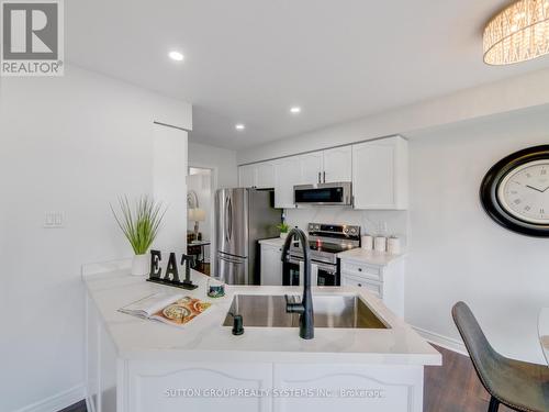 124 Essex Point Drive, Cambridge, ON - Indoor Photo Showing Kitchen