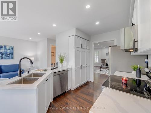 124 Essex Point Drive, Cambridge, ON - Indoor Photo Showing Kitchen With Double Sink