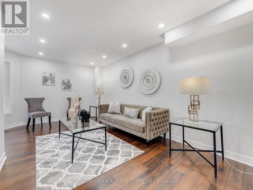 124 Essex Point Drive, Cambridge, ON - Indoor Photo Showing Living Room