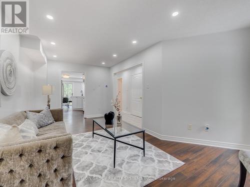 124 Essex Point Drive, Cambridge, ON - Indoor Photo Showing Living Room