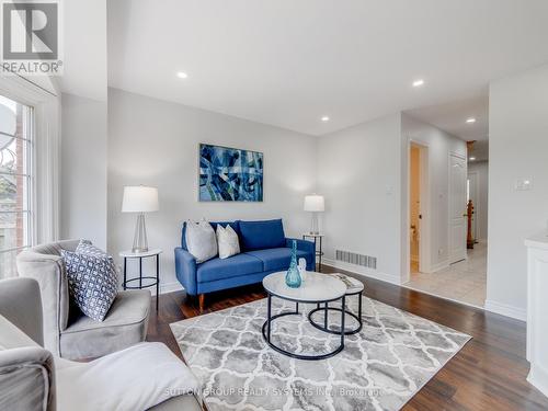 124 Essex Point Drive, Cambridge, ON - Indoor Photo Showing Living Room