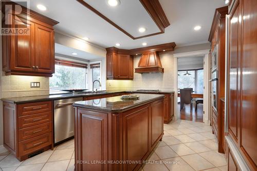 15 Chantelay Crescent, Halton Hills (Stewarttown), ON - Indoor Photo Showing Kitchen