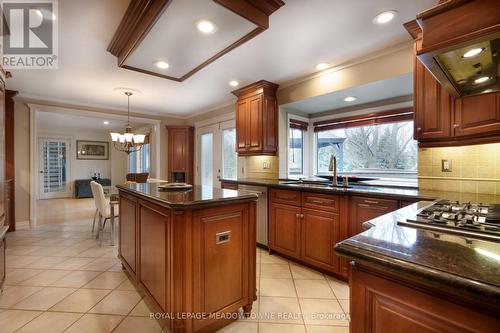 15 Chantelay Crescent, Halton Hills, ON - Indoor Photo Showing Kitchen