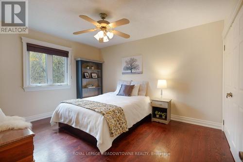 15 Chantelay Crescent, Halton Hills (Stewarttown), ON - Indoor Photo Showing Bedroom