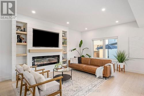 248 Middleton Avenue, London, ON - Indoor Photo Showing Living Room With Fireplace