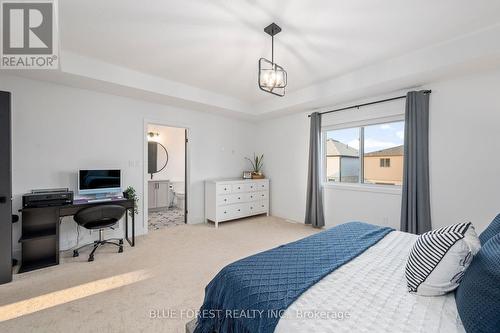 248 Middleton Avenue, London, ON - Indoor Photo Showing Bedroom