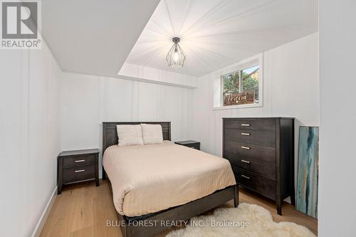 248 Middleton Avenue, London, ON - Indoor Photo Showing Bedroom