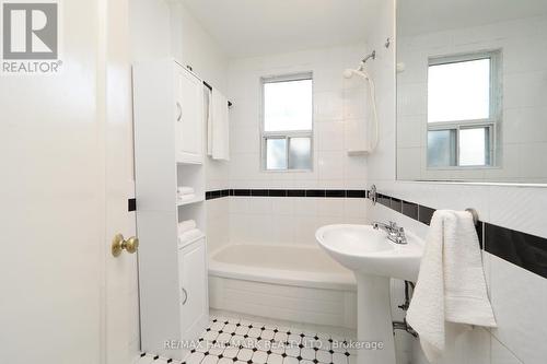 316 Jedburgh Road, Toronto, ON - Indoor Photo Showing Bathroom