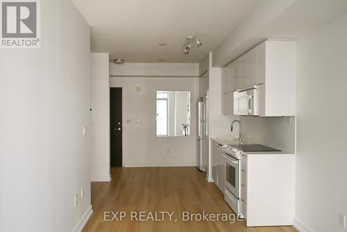 3303 - 21 Iceboat Terrace, Toronto (Waterfront Communities), ON - Indoor Photo Showing Kitchen