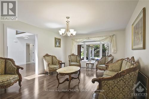 3056 Uplands Drive, Ottawa, ON - Indoor Photo Showing Living Room