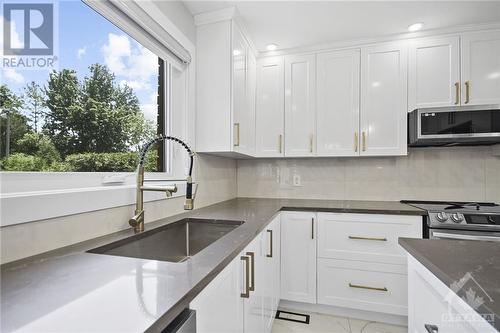 3056 Uplands Drive, Ottawa, ON - Indoor Photo Showing Kitchen