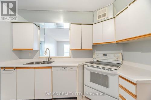 613 - 326 Major Mackenzie Drive E, Richmond Hill (Crosby), ON - Indoor Photo Showing Kitchen With Double Sink