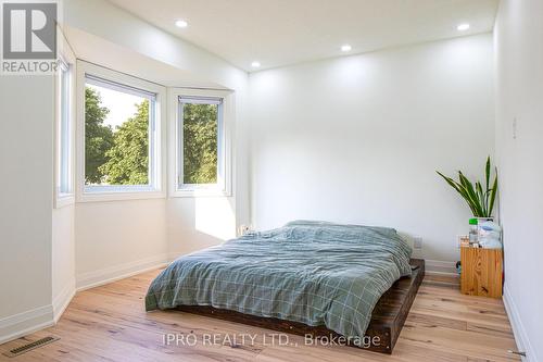 1021 Anna Maria Avenue, Innisfil (Alcona), ON - Indoor Photo Showing Bedroom