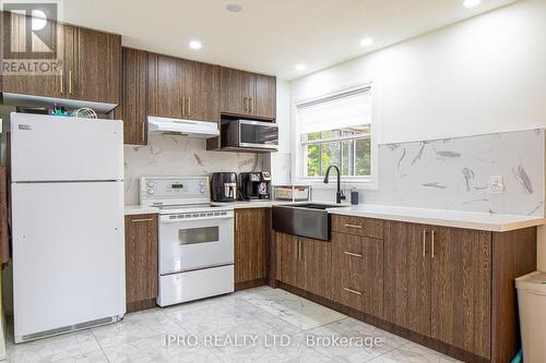 1021 Anna Maria Avenue, Innisfil, ON - Indoor Photo Showing Kitchen