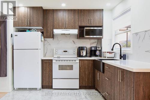 1021 Anna Maria Avenue, Innisfil, ON - Indoor Photo Showing Kitchen