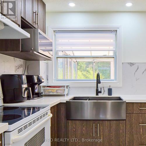 1021 Anna Maria Avenue, Innisfil (Alcona), ON - Indoor Photo Showing Kitchen