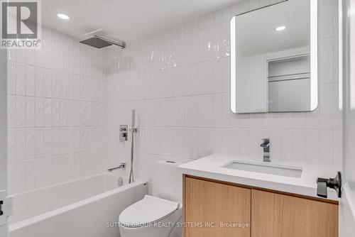 1107 - 812 Burnhamthorpe Road, Toronto (Markland Wood), ON - Indoor Photo Showing Bathroom