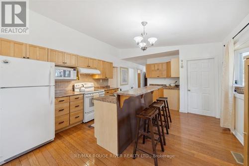 708 Montbeck Crescent, Mississauga, ON - Indoor Photo Showing Kitchen