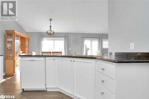 342 South Leaksdale Circle, London, ON - Indoor Photo Showing Kitchen