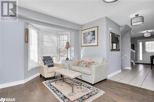 342 South Leaksdale Circle, London, ON - Indoor Photo Showing Living Room