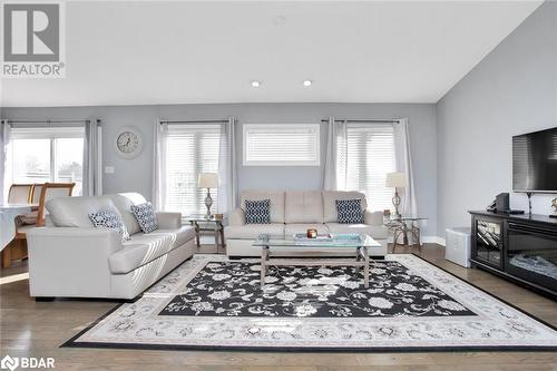 342 South Leaksdale Circle, London, ON - Indoor Photo Showing Living Room