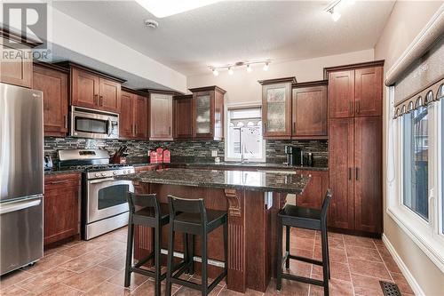 3436 Edna Street, Chelmsford, ON - Indoor Photo Showing Kitchen