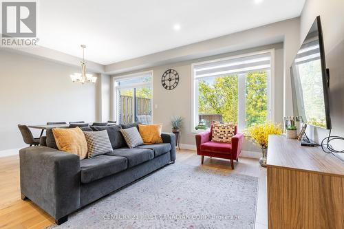 110 - 177 Edgevalley Road, London, ON - Indoor Photo Showing Living Room