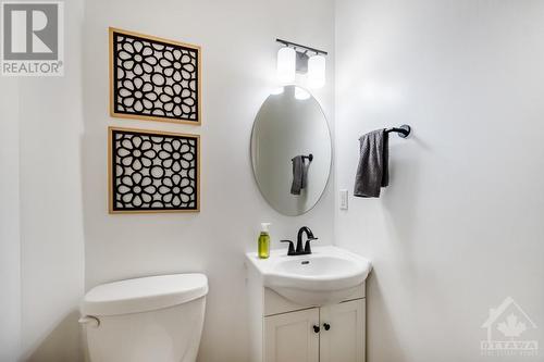 64 Hartsmere Drive, Ottawa, ON - Indoor Photo Showing Bathroom