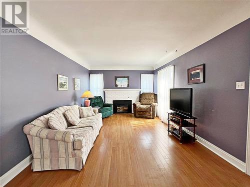 730 London Road, Sarnia, ON - Indoor Photo Showing Living Room With Fireplace