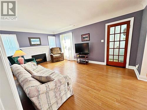 730 London Road, Sarnia, ON - Indoor Photo Showing Living Room With Fireplace