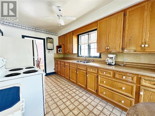 730 London Road, Sarnia, ON - Indoor Photo Showing Kitchen With Double Sink