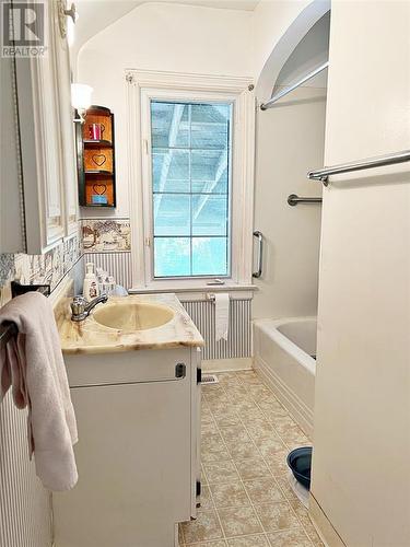 730 London Road, Sarnia, ON - Indoor Photo Showing Bathroom