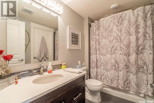 117 5301 Universal Crescent, Regina, SK - Indoor Photo Showing Bathroom