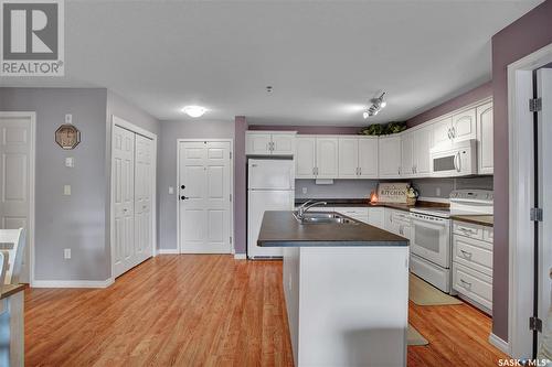 110 600 Centennial Boulevard, Warman, SK - Indoor Photo Showing Kitchen With Double Sink