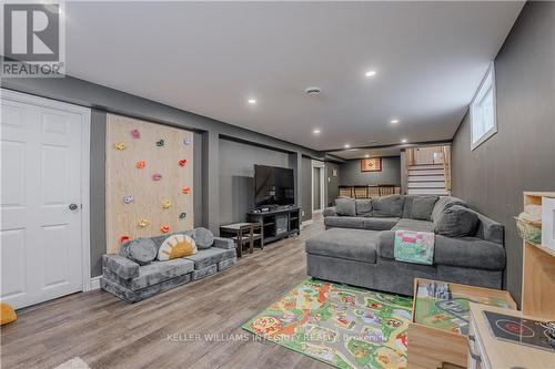 18233 Glen Road, South Glengarry, ON - Indoor Photo Showing Living Room