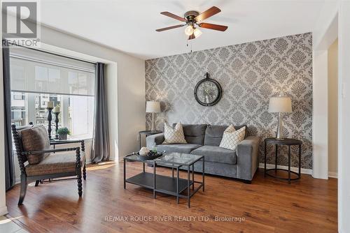 2444 William Jackson Drive, Pickering (Duffin Heights), ON - Indoor Photo Showing Living Room