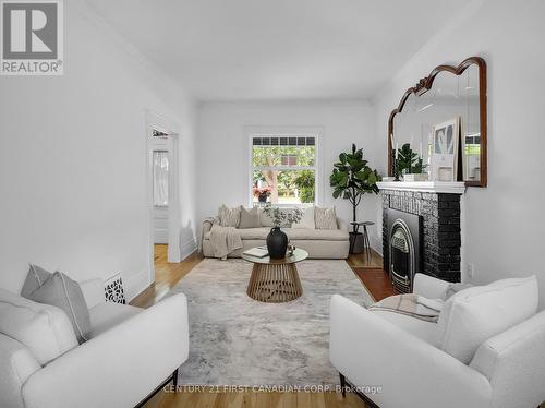 559 St James Street, London, ON - Indoor Photo Showing Living Room