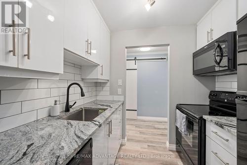 304 - 727 Deveron Crescent, London, ON - Indoor Photo Showing Kitchen With Upgraded Kitchen