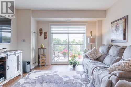 408 - 58 Glenelg Street W, Kawartha Lakes, ON - Indoor Photo Showing Living Room