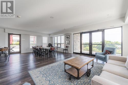 408 - 58 Glenelg Street W, Kawartha Lakes, ON - Indoor Photo Showing Living Room