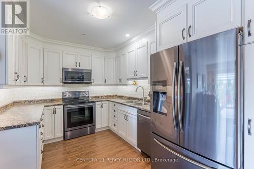 408 - 58 Glenelg Street W, Kawartha Lakes, ON - Indoor Photo Showing Kitchen With Double Sink